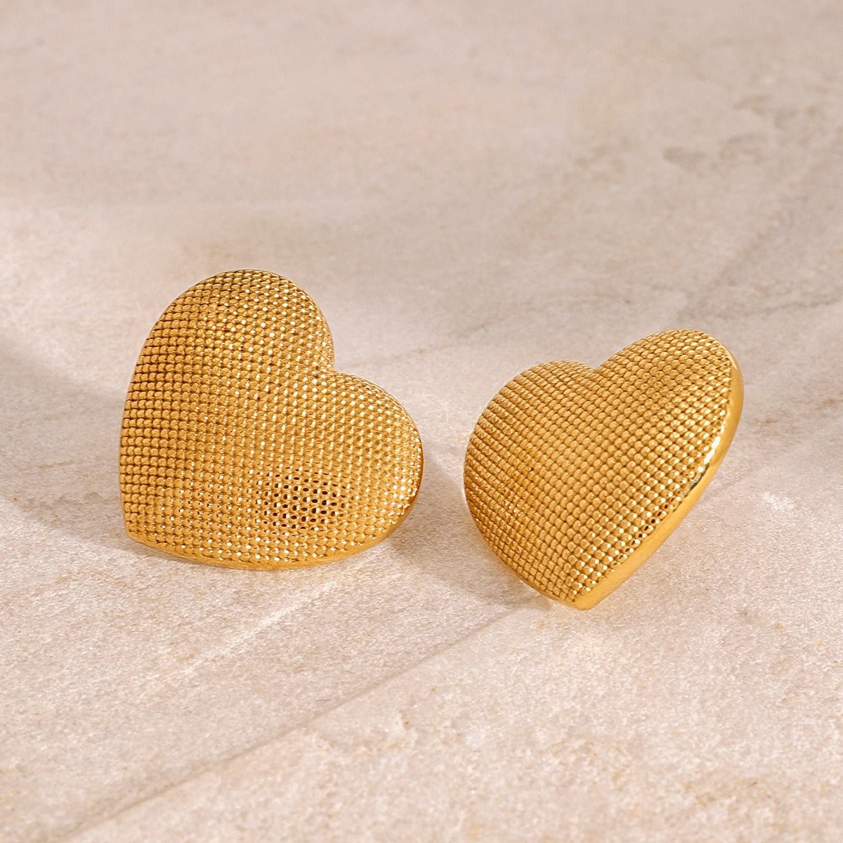 18K gold heart - shaped earrings with exquisite texture design - PetPoy Shop