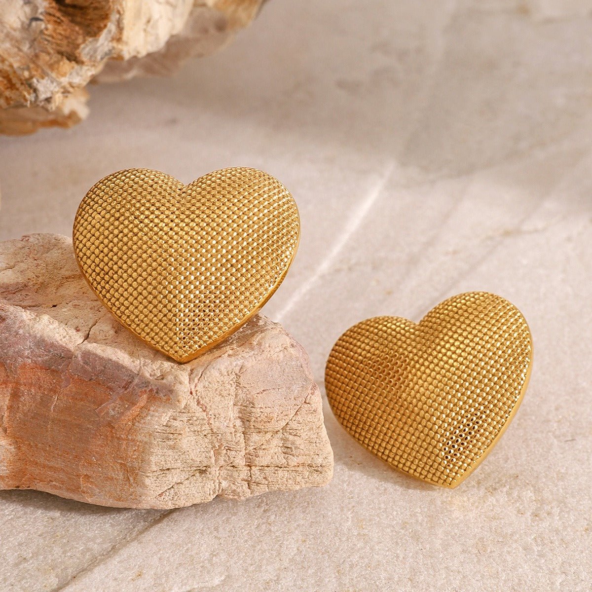 18K gold heart - shaped earrings with exquisite texture design - PetPoy Shop