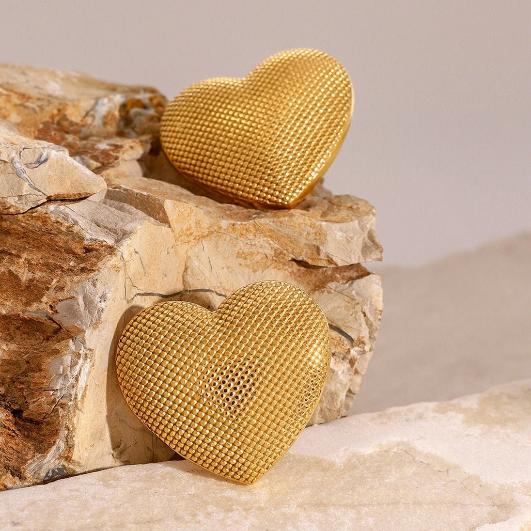 18K gold heart - shaped earrings with exquisite texture design - PetPoy Shop